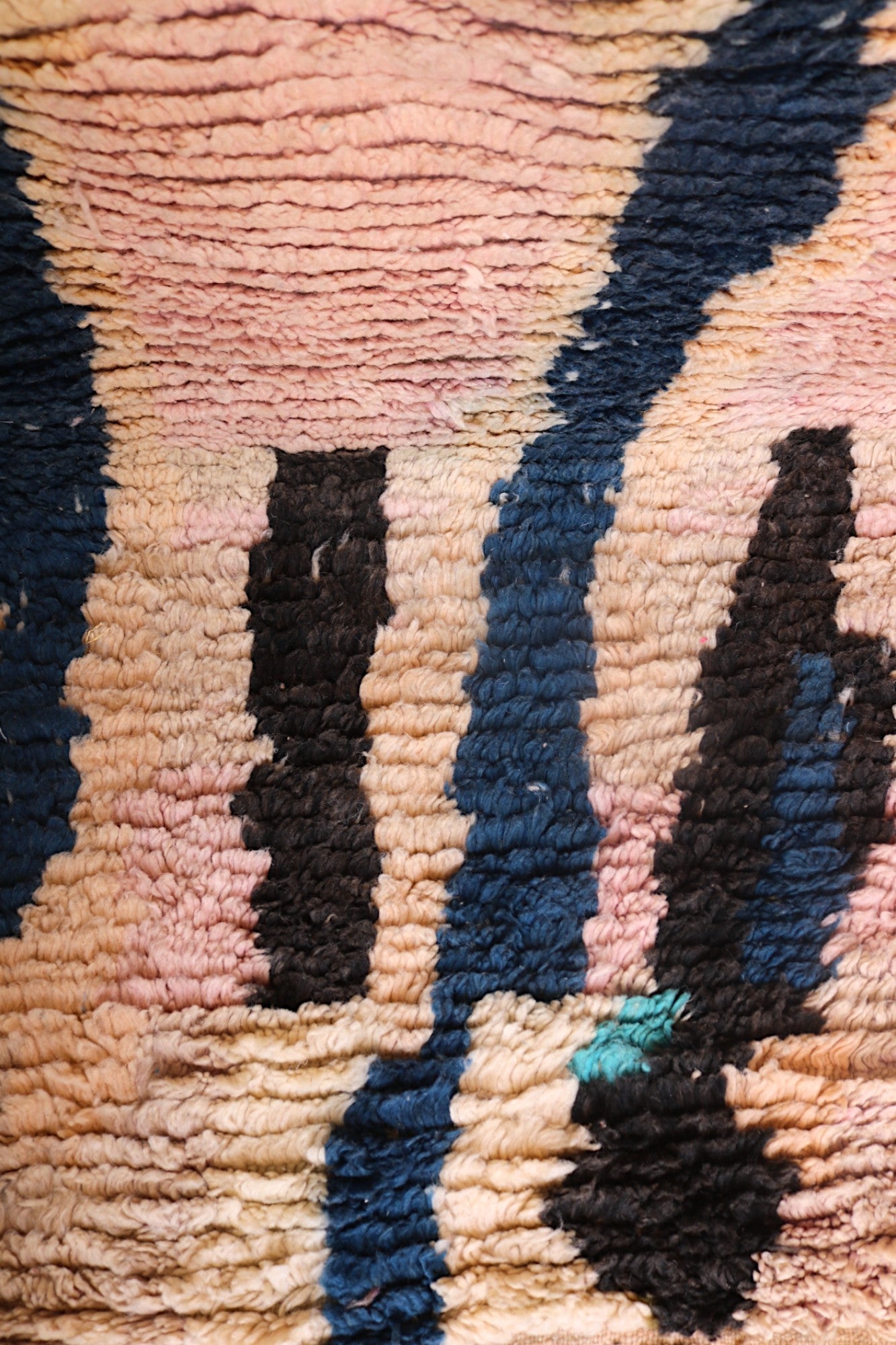 Hafna Berber Moroccan Rug – Abstract Wool Art