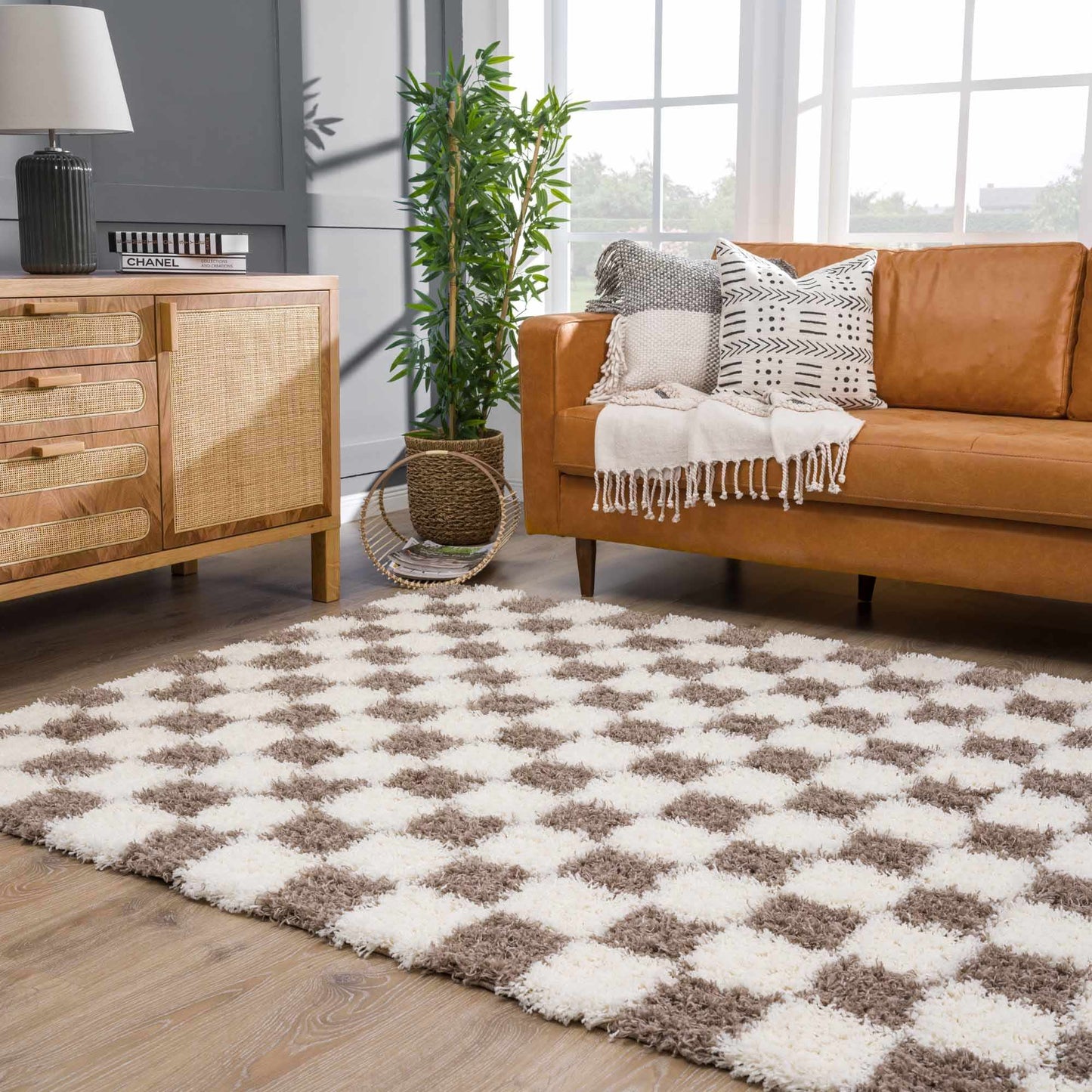 Brown Checkered Area Rug - Cozy Stylish Home Decor