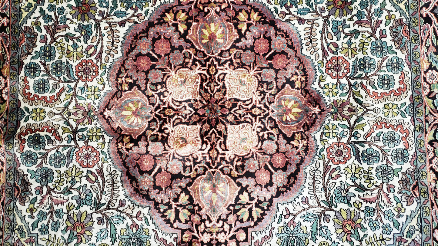 Indian Kashmiri Silk Rug 6x10 Ivory Floral Medallion Hand Knotted