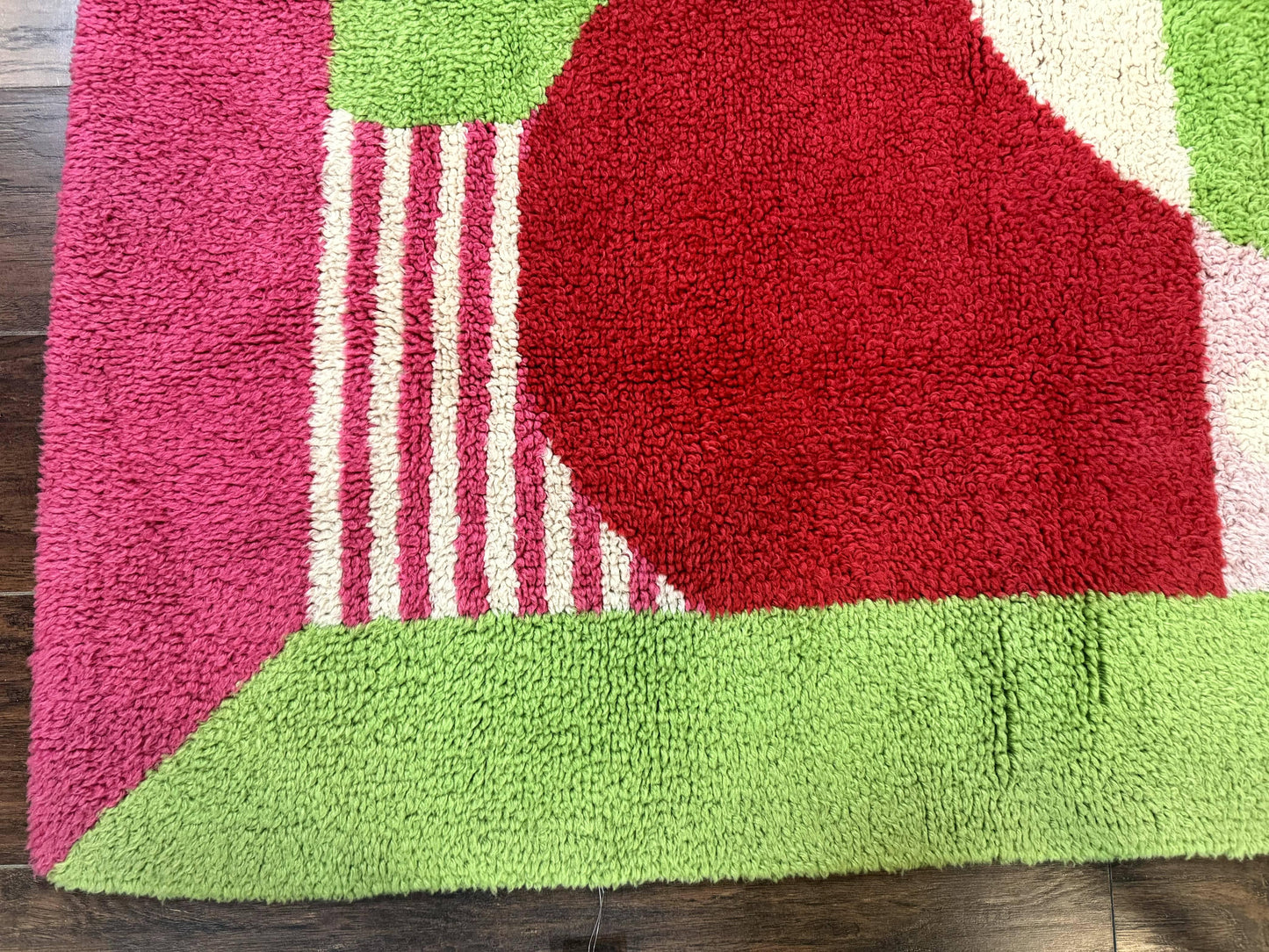 European Shag Rug 4.8 x 4.8 Modern Abstract Loomed Wool Square Rug In Green Pink Red
