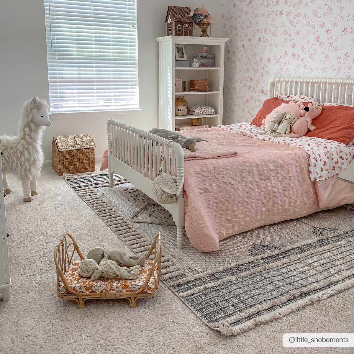 Rustic Area Rug - Amaga Collection for Cozy Home Decor