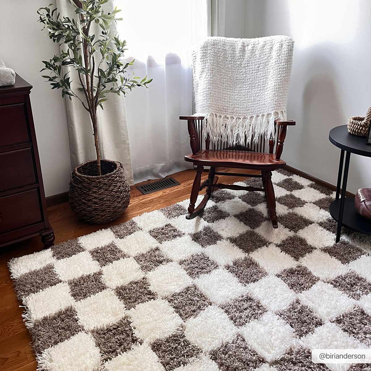 Brown Checkered Area Rug - Cozy Stylish Home Decor