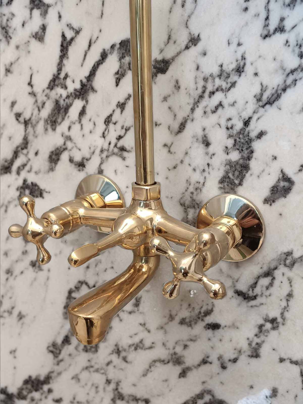 Wall mount tub faucet