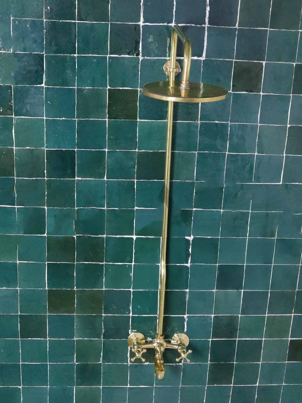 Bathtub brass faucet