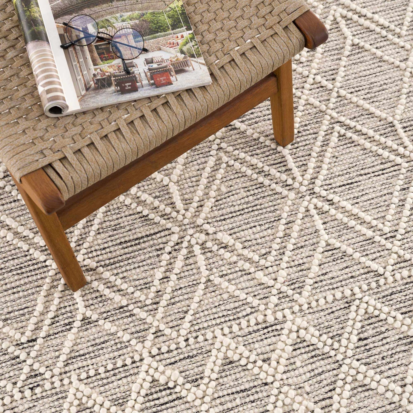 Ramsbury Wool Area Rug - Handcrafted Cozy Home Décor Rug