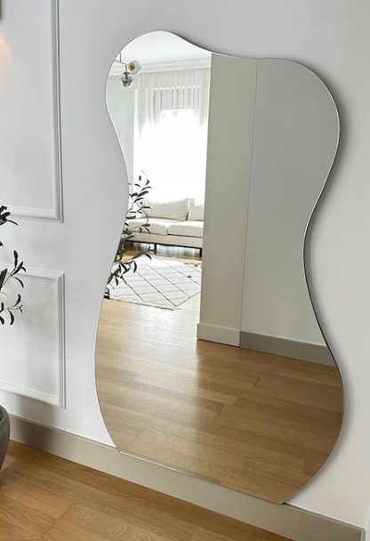 Miroir irrégulier sur toute la longueur