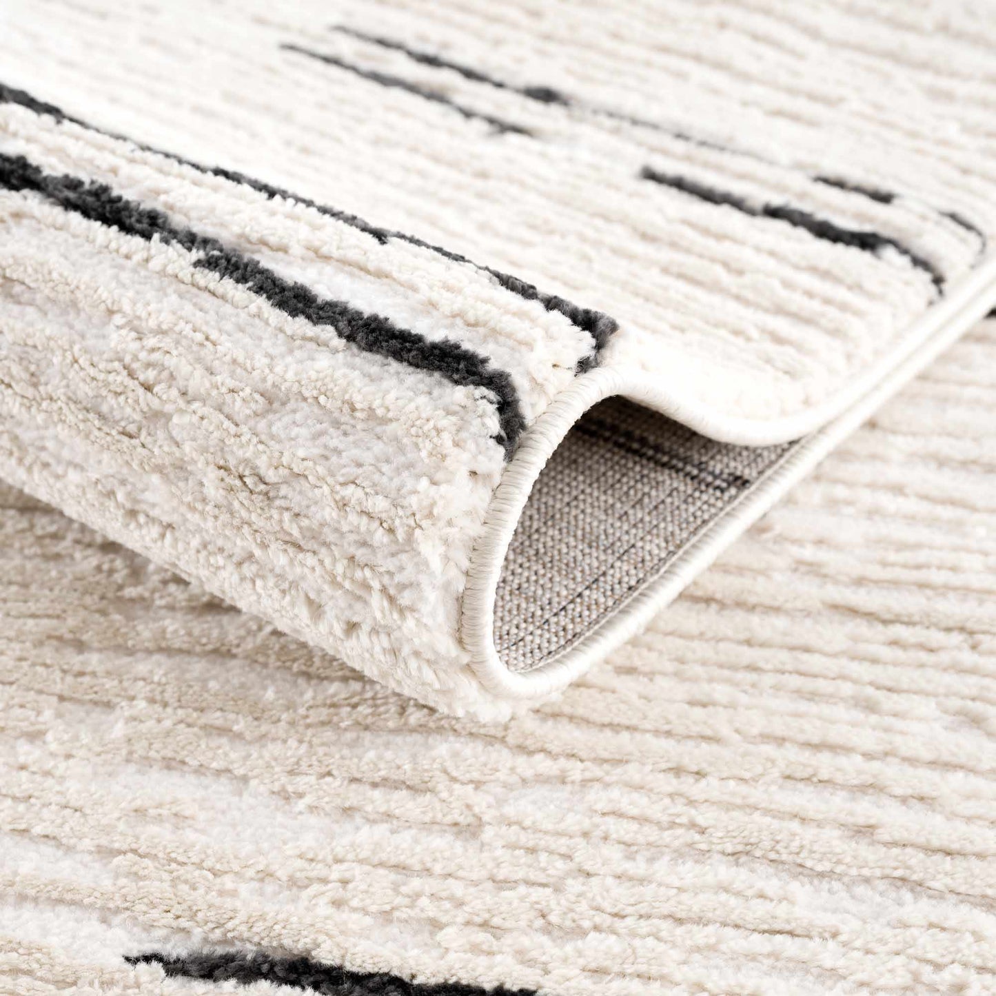Striped Riad Rug with Tassels - Black and White Design