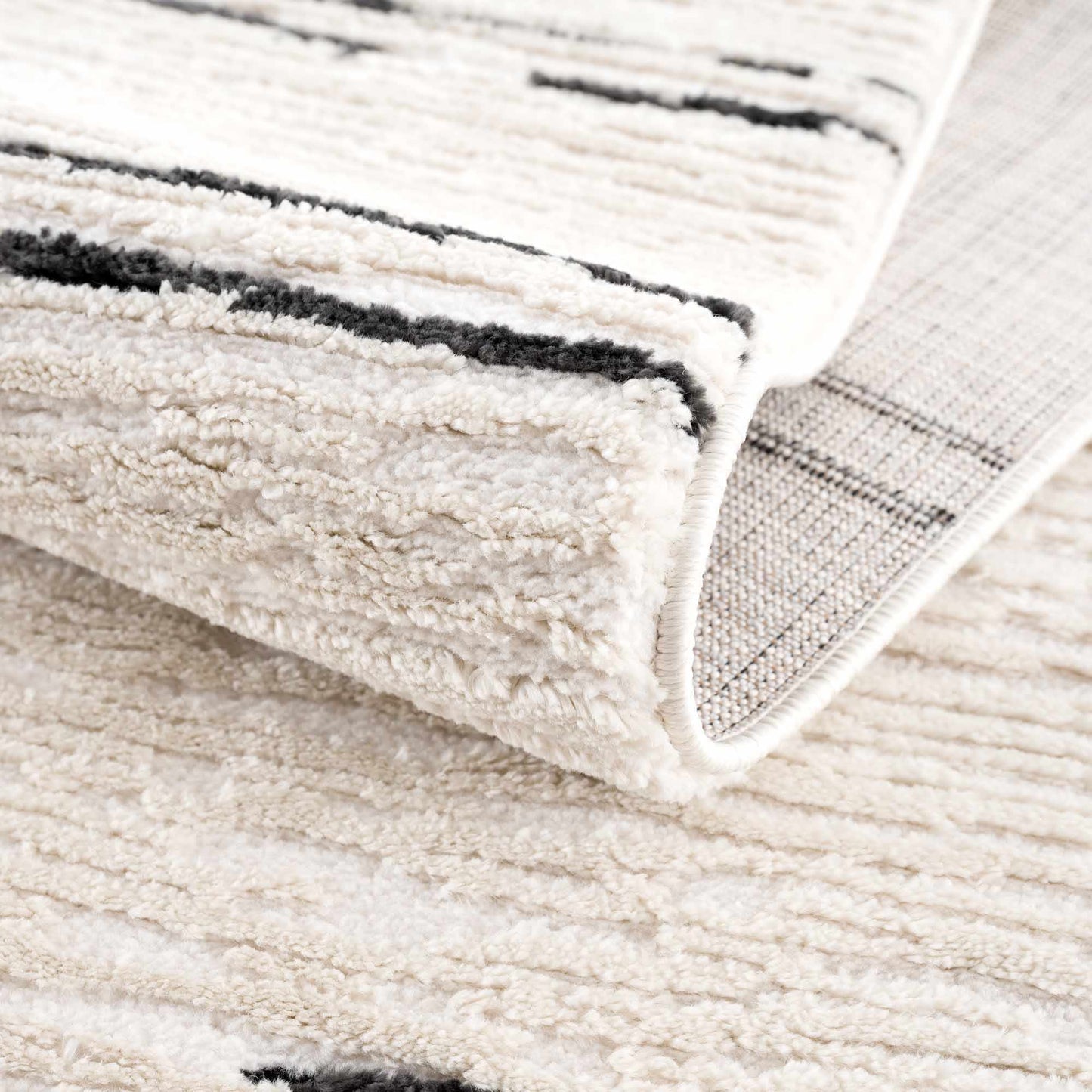 Striped Riad Rug with Tassels - Black and White Design