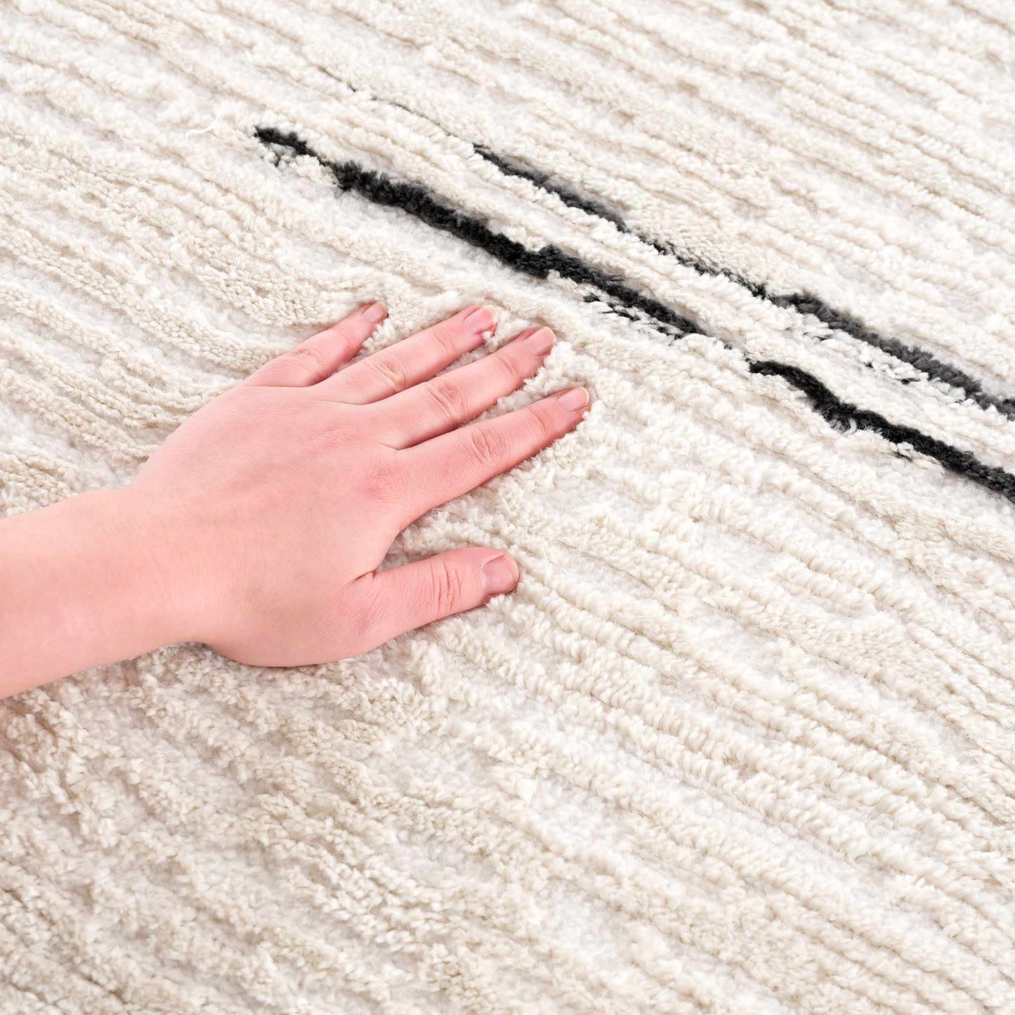 Striped Riad Rug with Tassels - Black and White Design