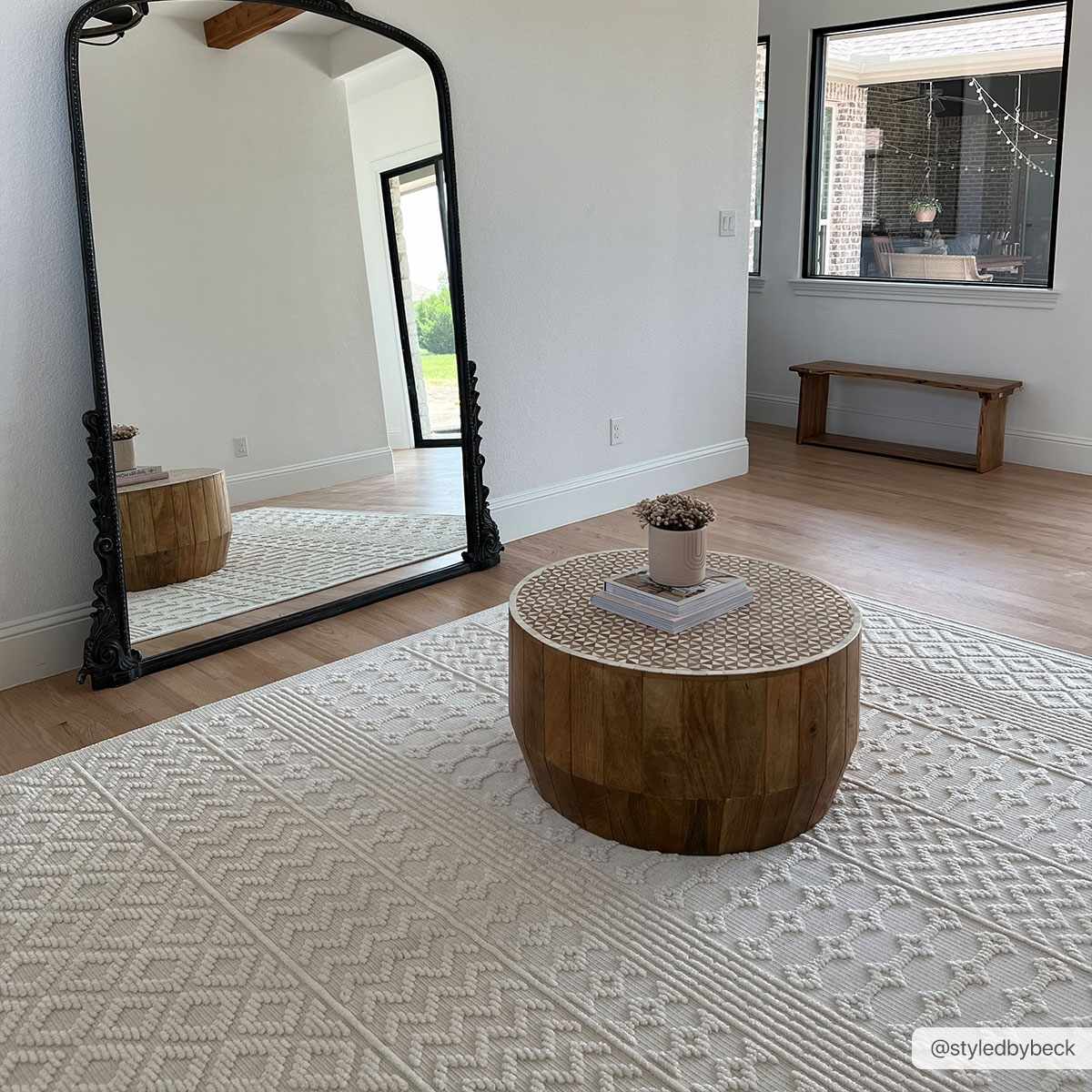 Washable White Area Rug - Stylish Drago Design for Modern Homes