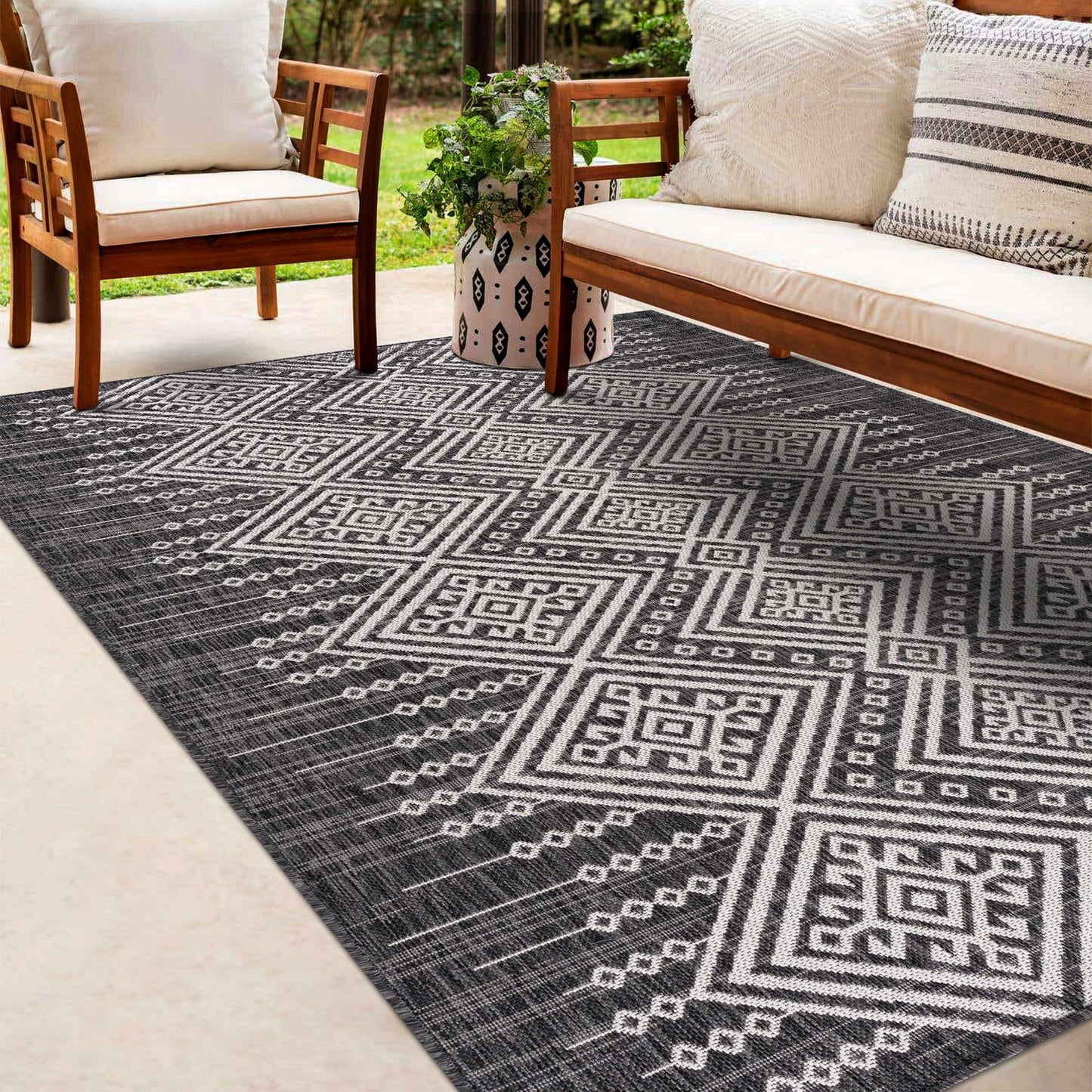 Frankville Performance Rug - Black and White All-Over Design for Stylish Interiors