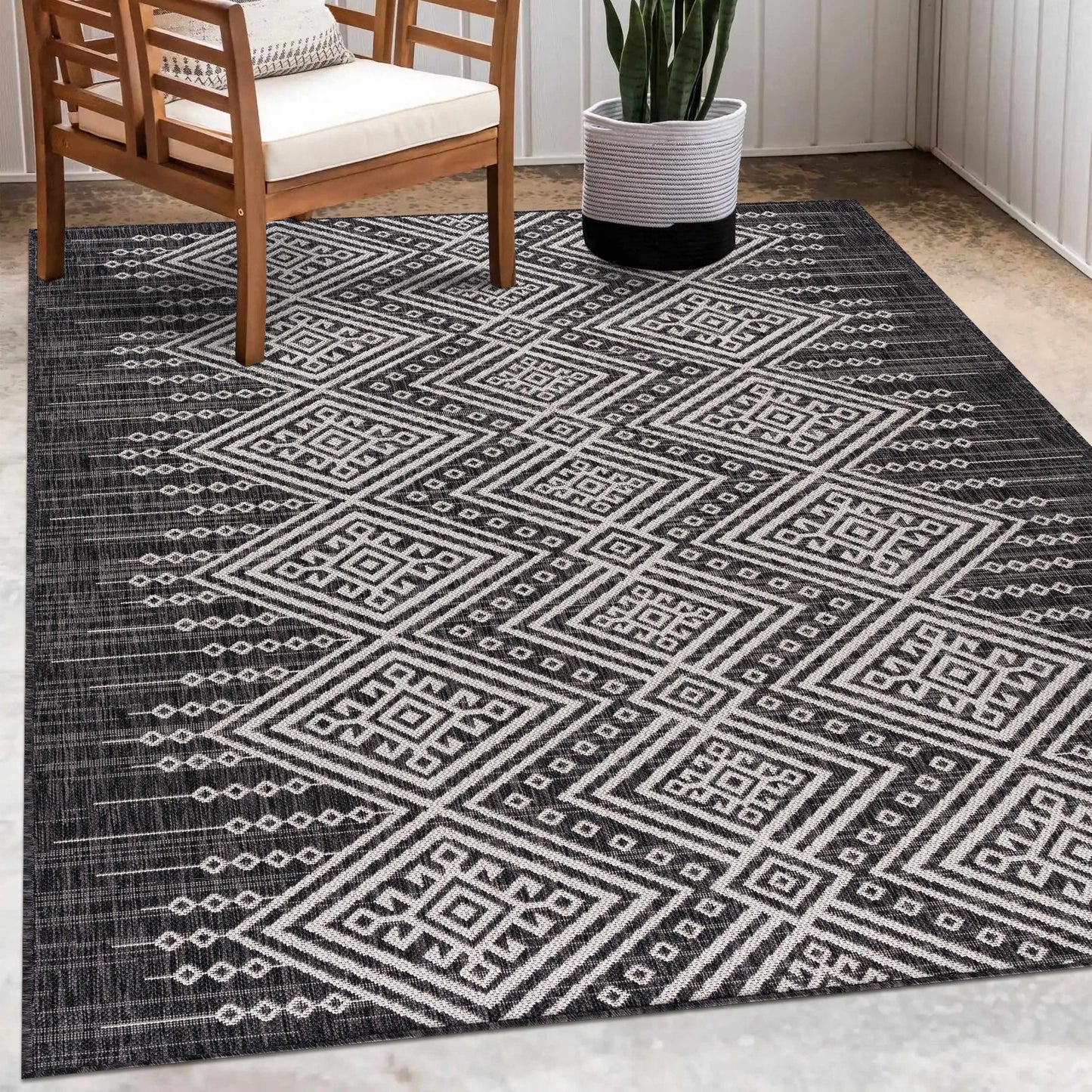 Frankville Performance Rug - Black and White All-Over Design for Stylish Interiors