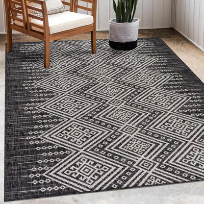 Frankville Performance Rug - Black and White All-Over Design for Stylish Interiors