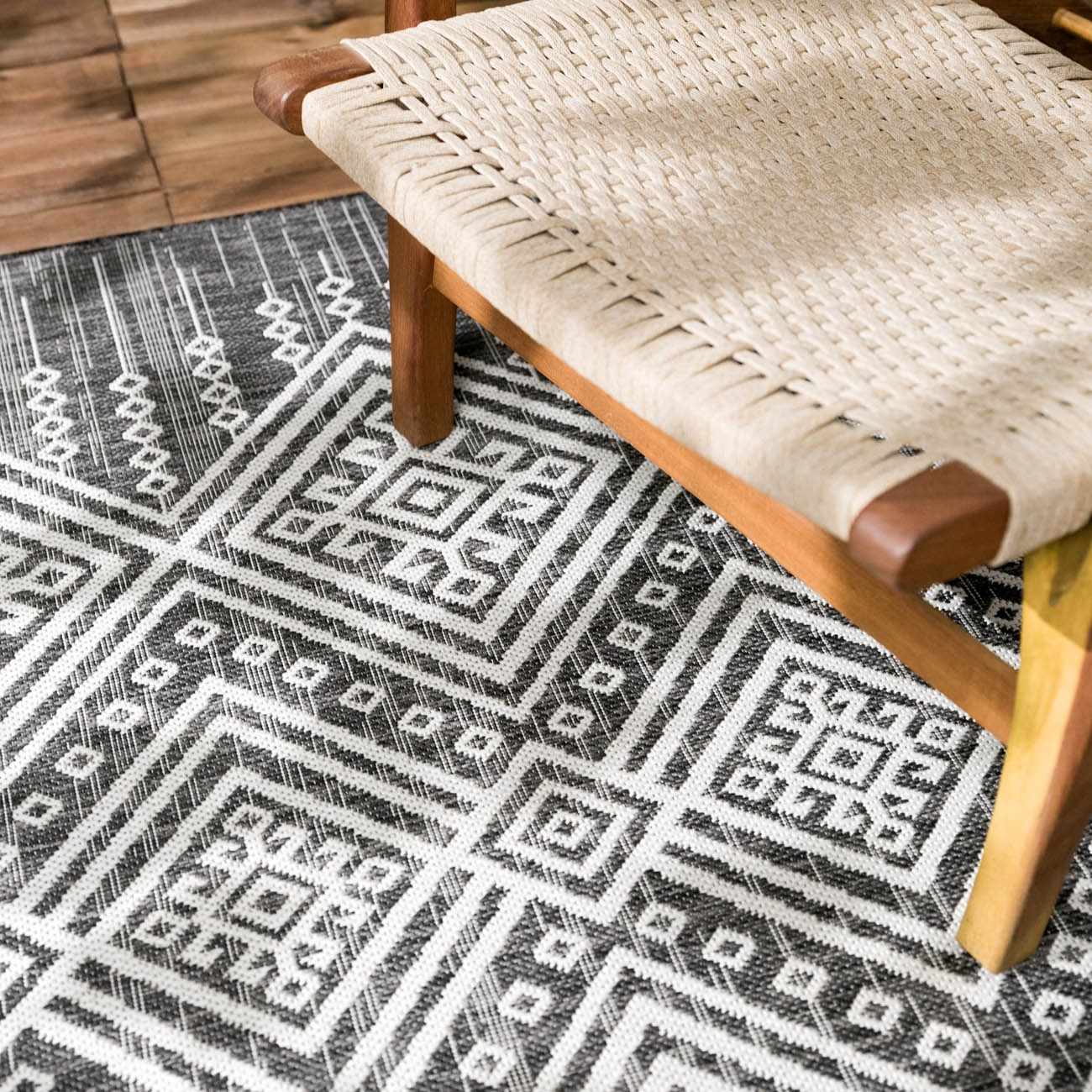 Frankville Performance Rug - Black and White All-Over Design for Stylish Interiors
