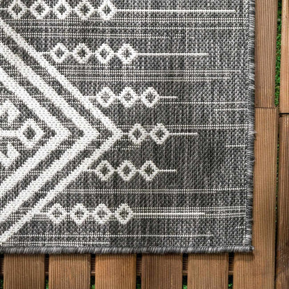 Frankville Performance Rug - Black and White All-Over Design for Stylish Interiors