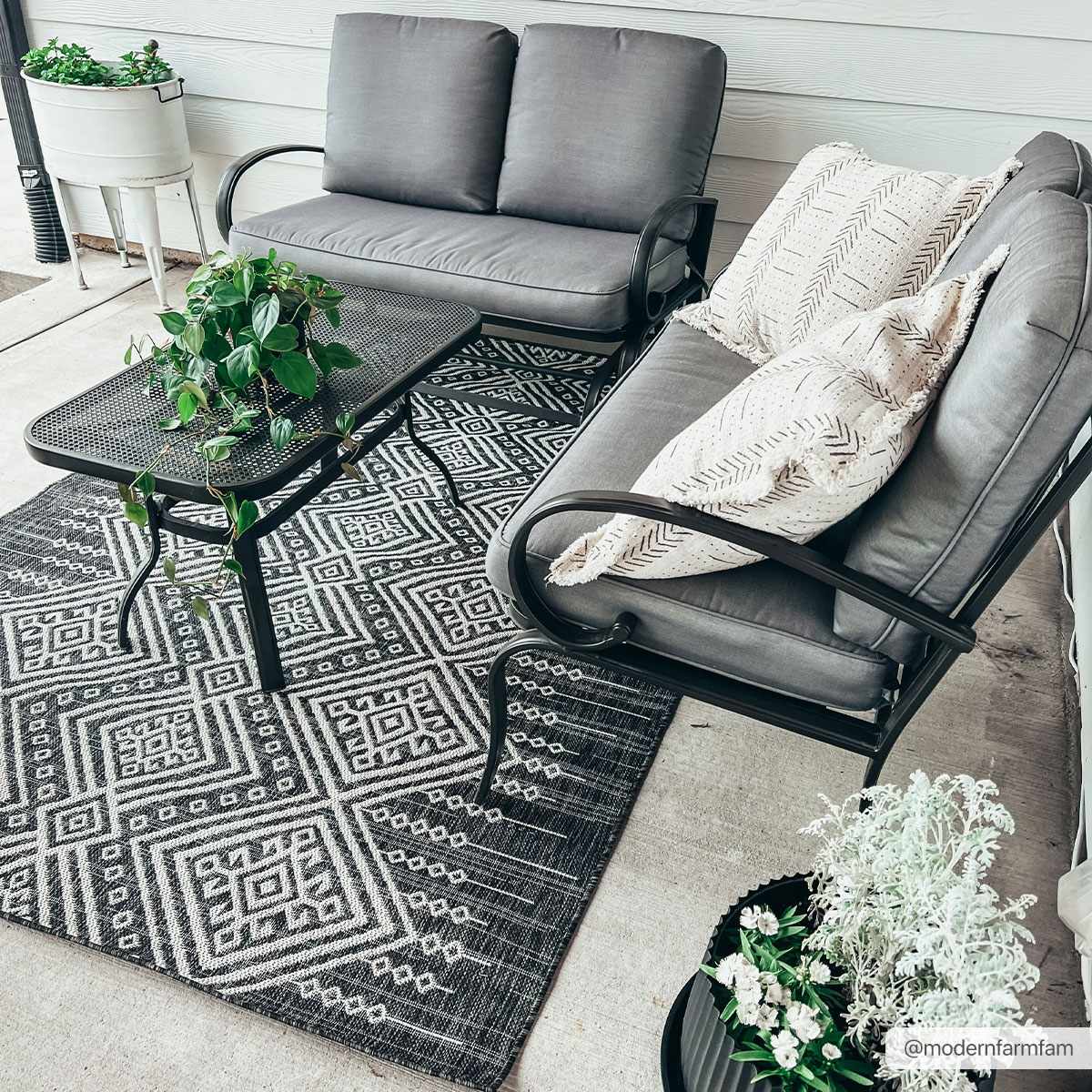 Frankville Performance Rug - Black and White All-Over Design for Stylish Interiors
