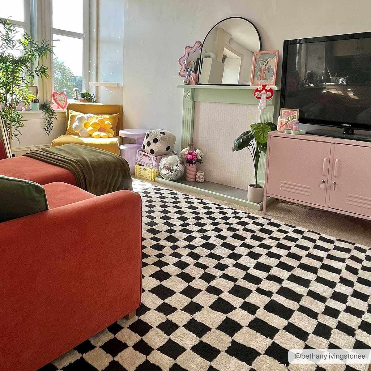Checkered Area Rug - Stylish Black and White Geometric Floor Decor