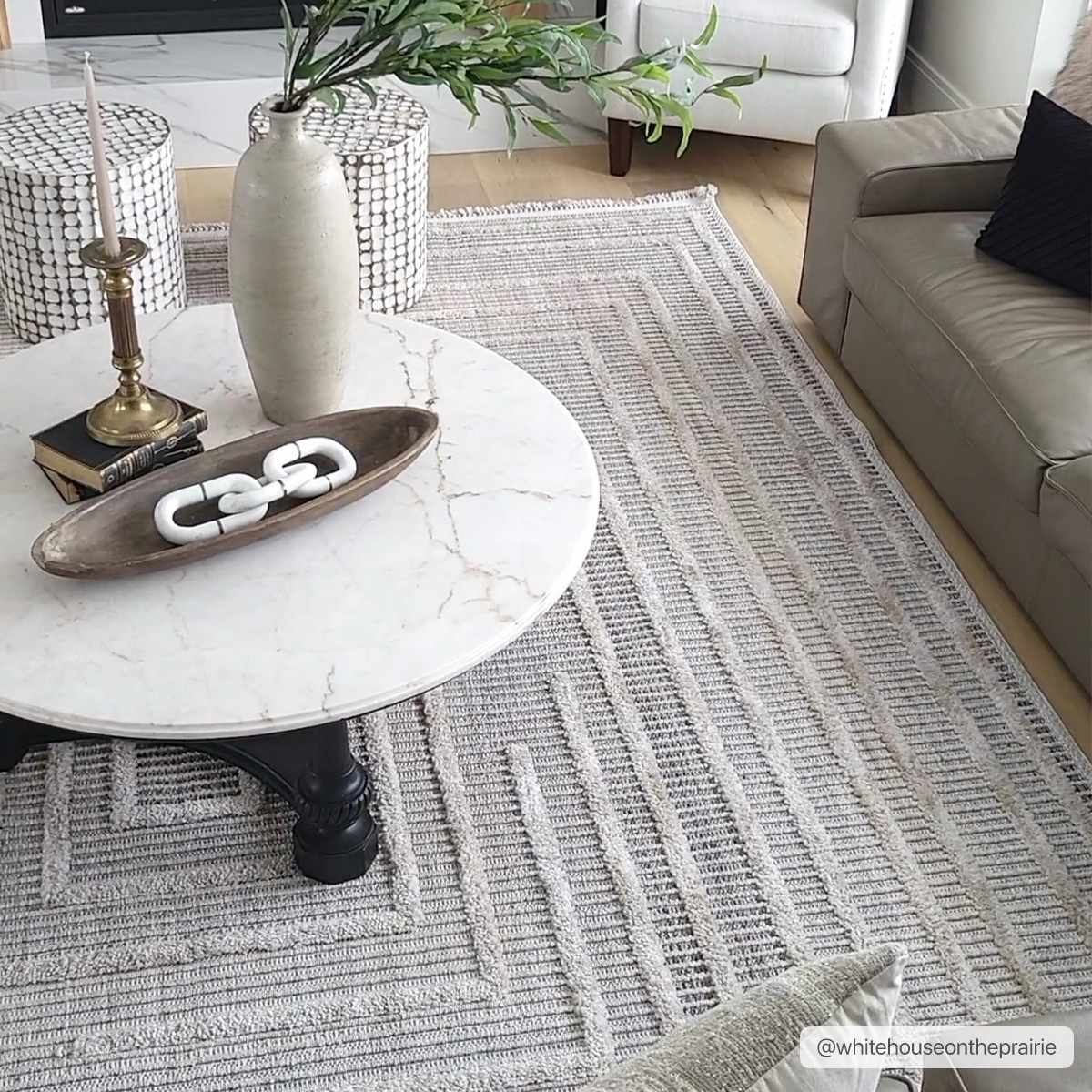 Modern Geometric Area Rug - Stylish Living Room  Bedroom Decor