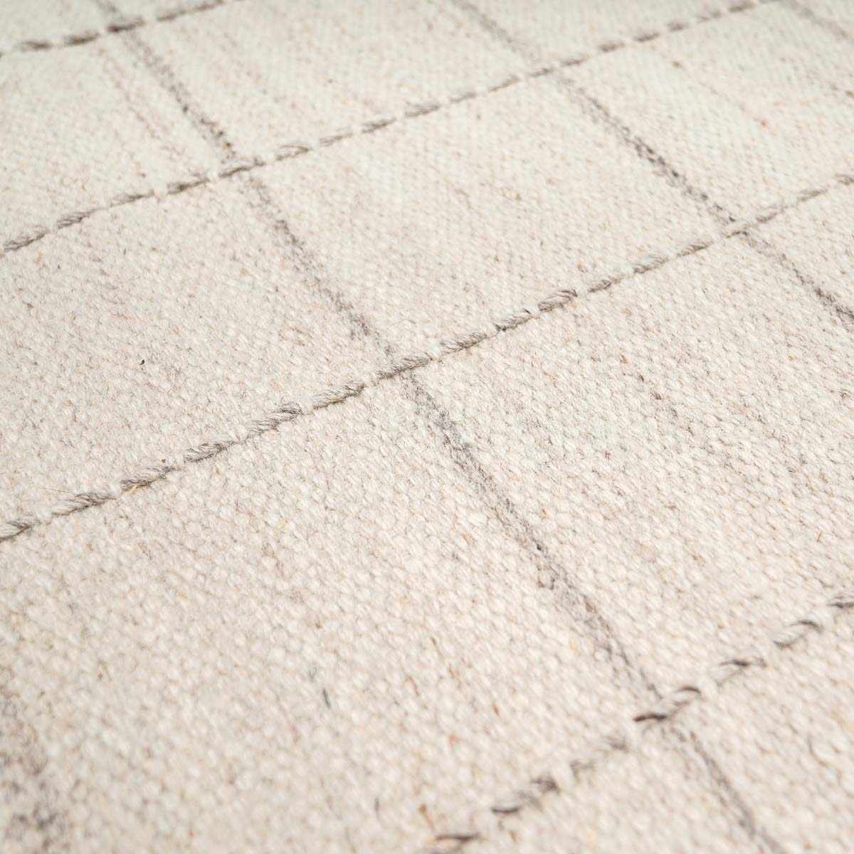 Checkered Wool Rug - Cream Cozy Home Decor