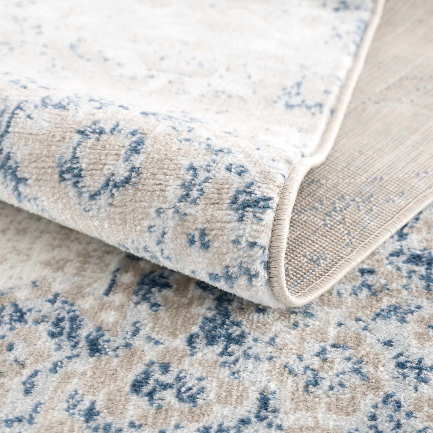 Minimalist floor rug