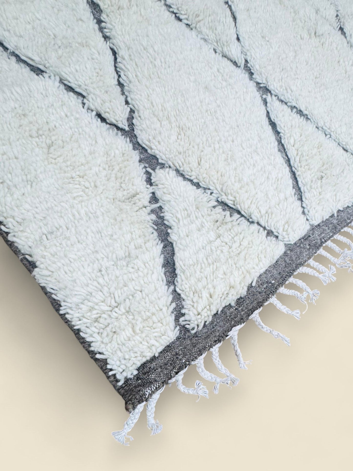 Moroccan Tihya Berber Carpet – Neutral Cream Shag Rug