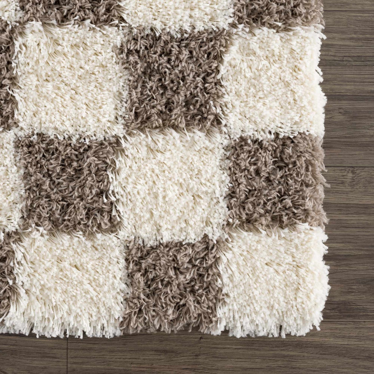 Brown Checkered Area Rug - Cozy Stylish Home Decor