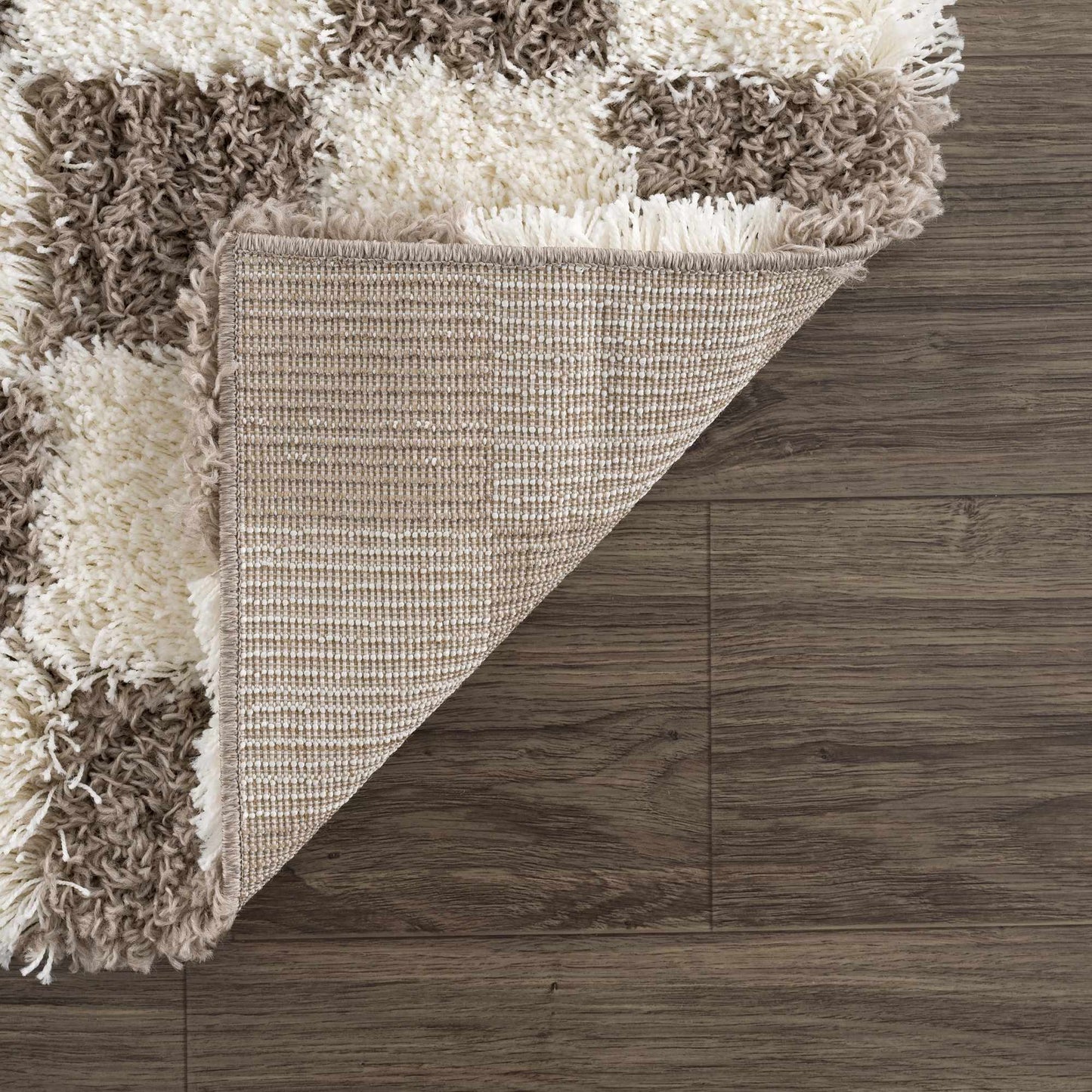 Brown Checkered Area Rug - Cozy Stylish Home Decor