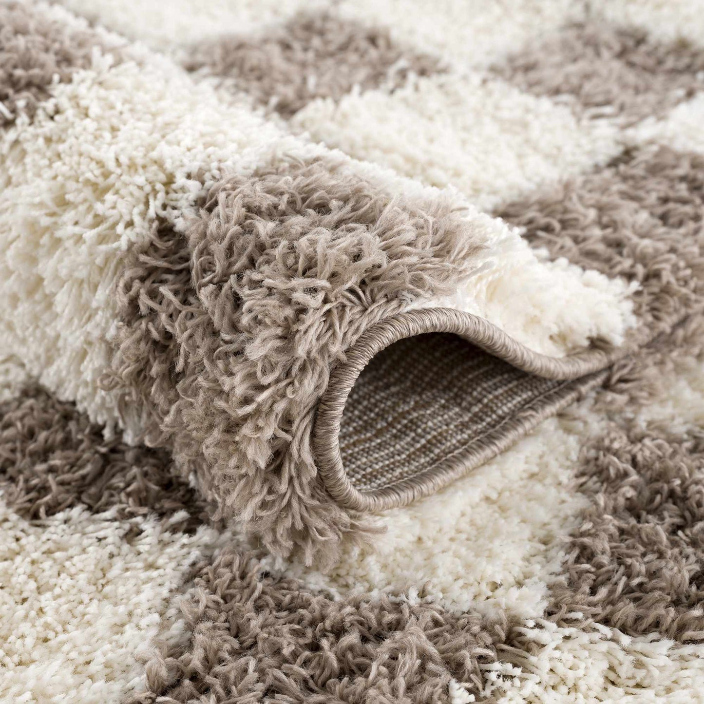 Brown Checkered Area Rug - Cozy Stylish Home Decor