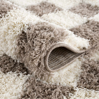 Brown Checkered Area Rug - Cozy Stylish Home Decor