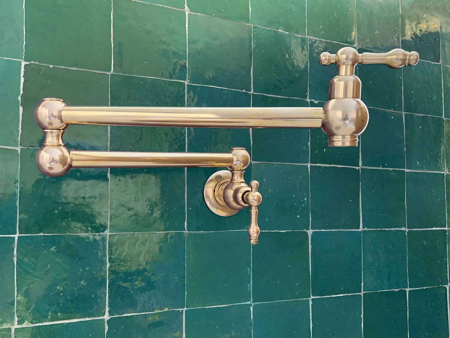 Traditional pot filler