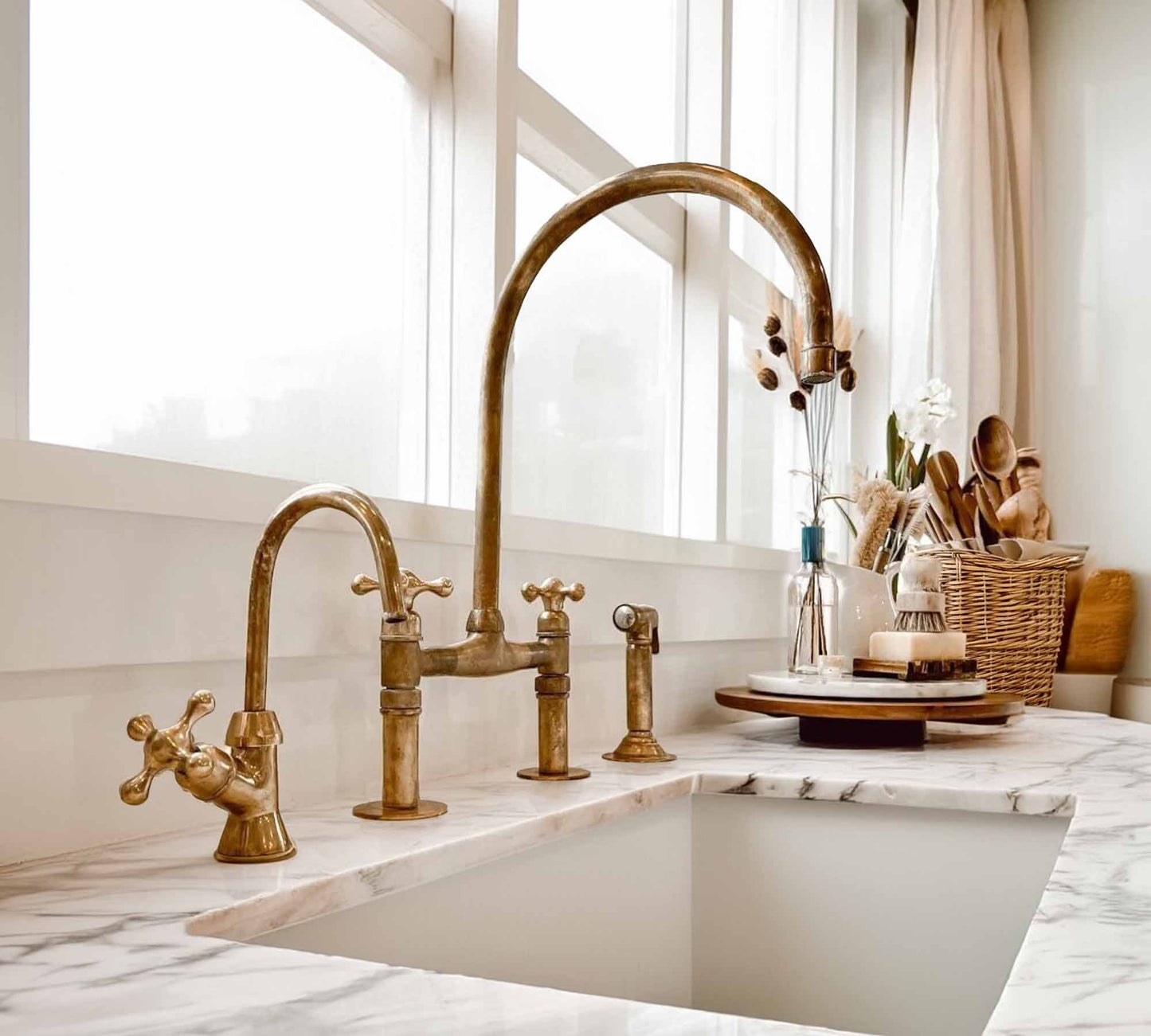 Brass bridge faucet