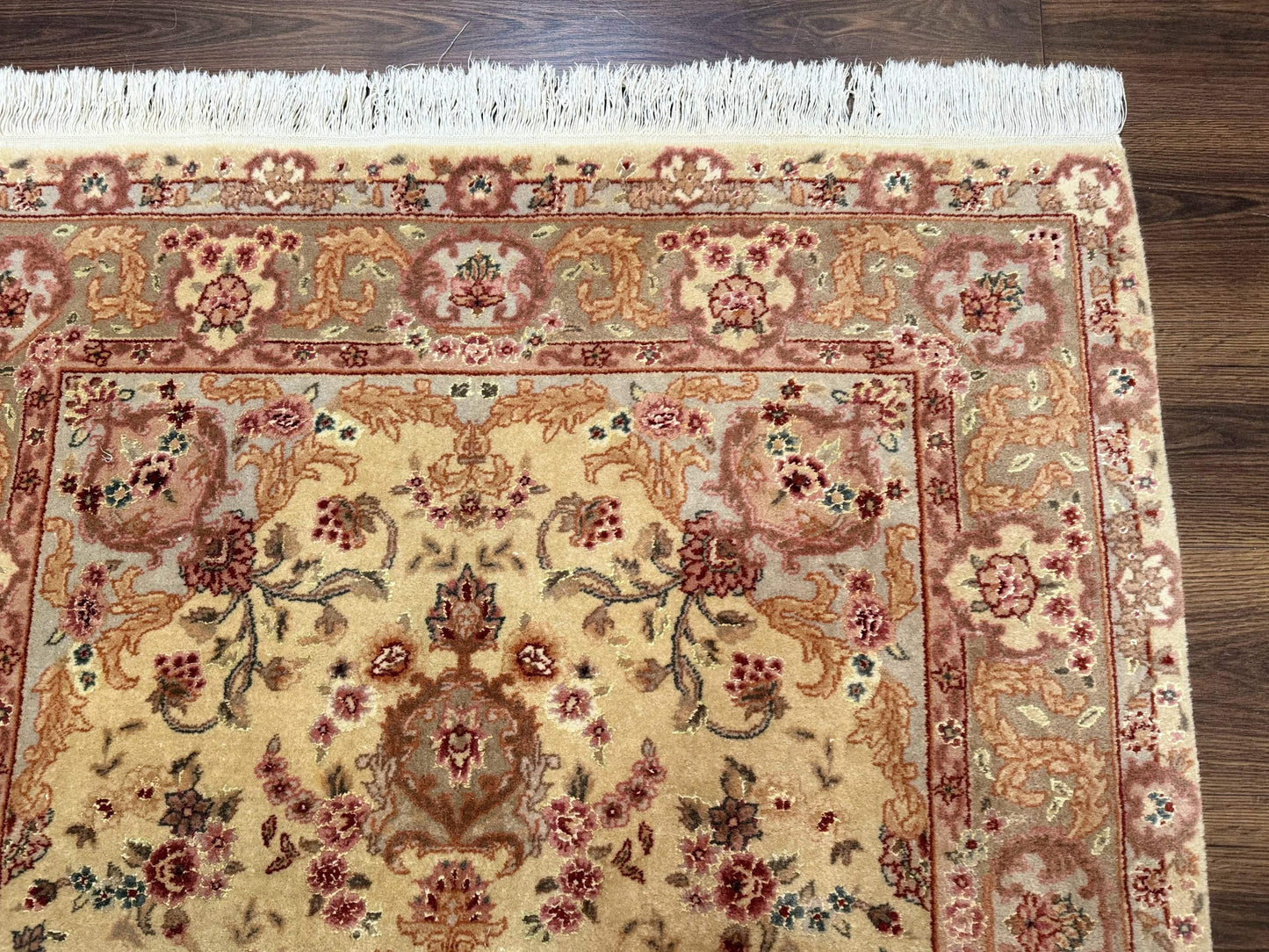 Persian Rug 4x6 Hand Knotted Wool and Silk Highlights 200 KPSI