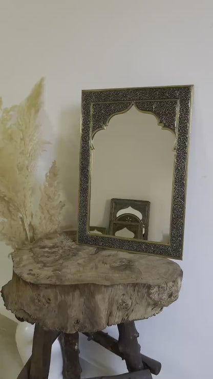 Miroir marocain en laiton doré gravé à la main