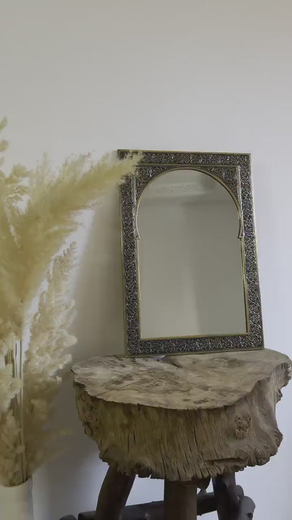 Miroir mural marocain en laiton doré