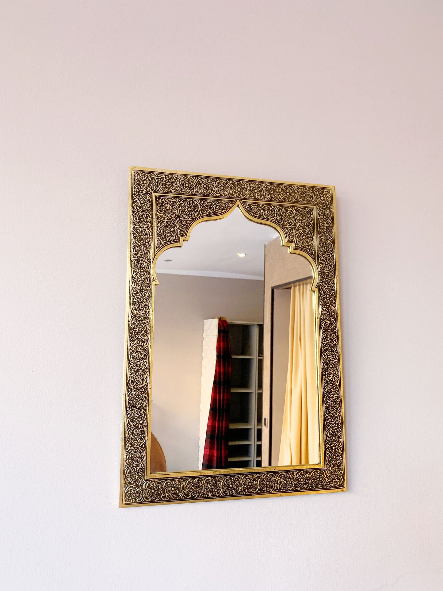 Miroir mural marocain en laiton doré