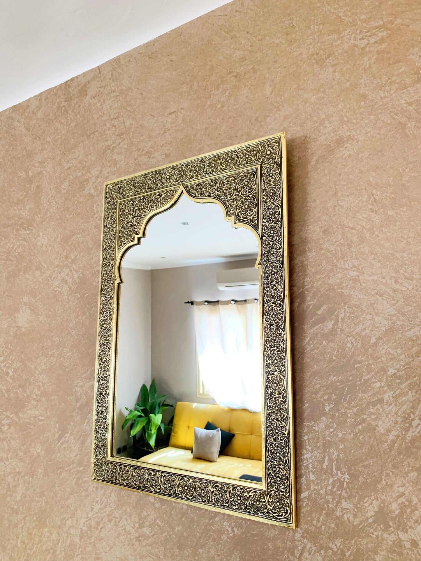 Miroir mural marocain en laiton doré