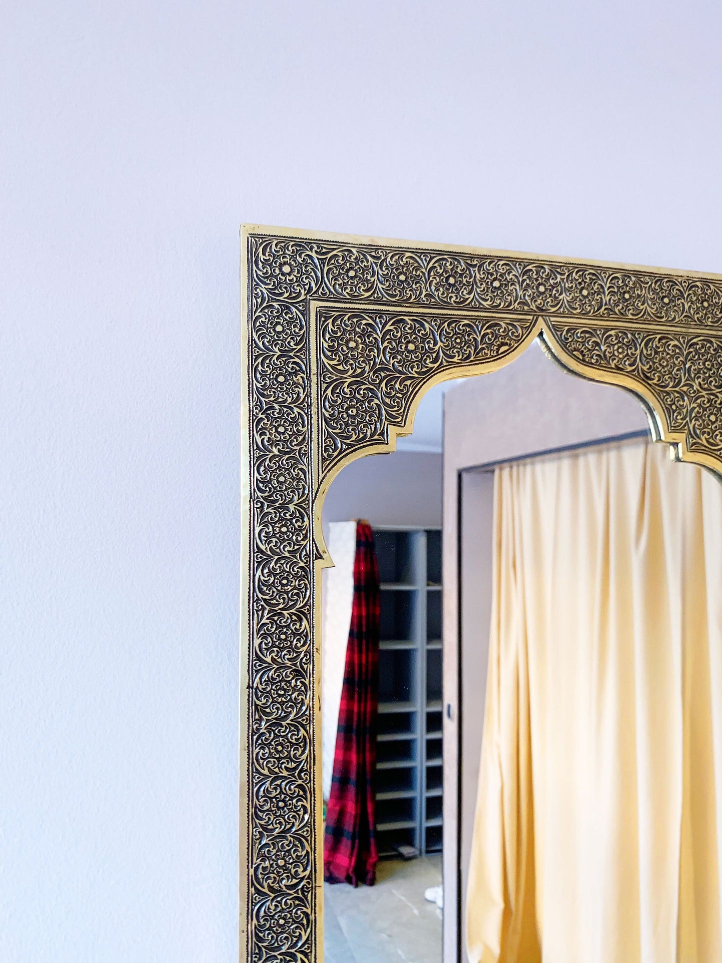 Miroir mural marocain en laiton doré