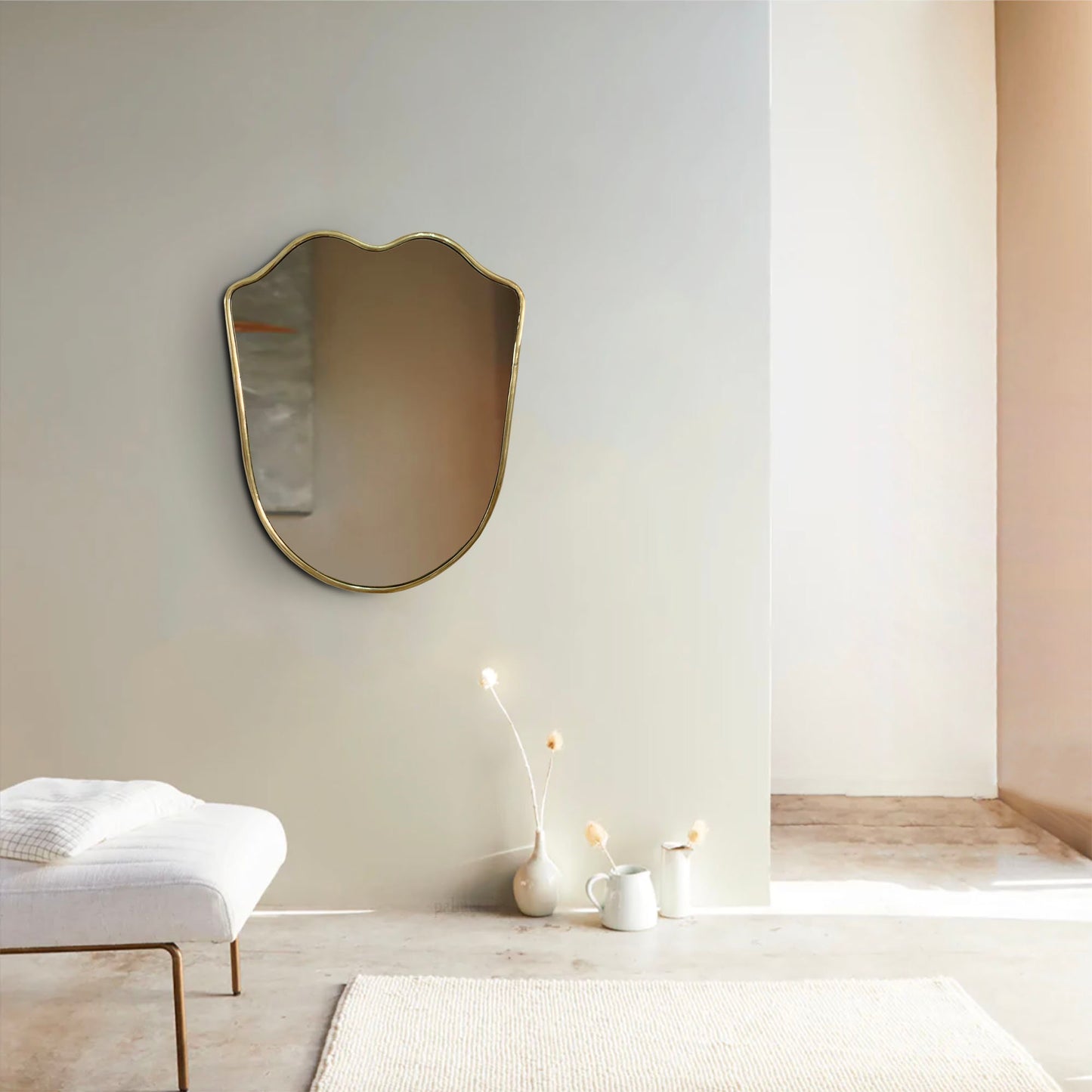 Miroir mural avec cadre en laiton doré Shield