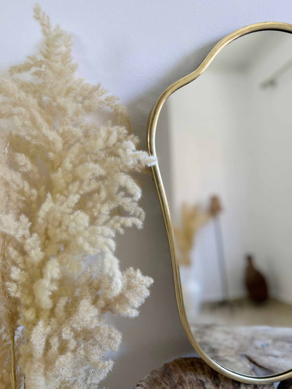 Espejo de pared de latón con forma de escudo italiano