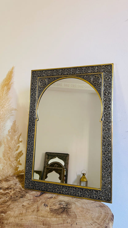 Miroir mural marocain en laiton doré