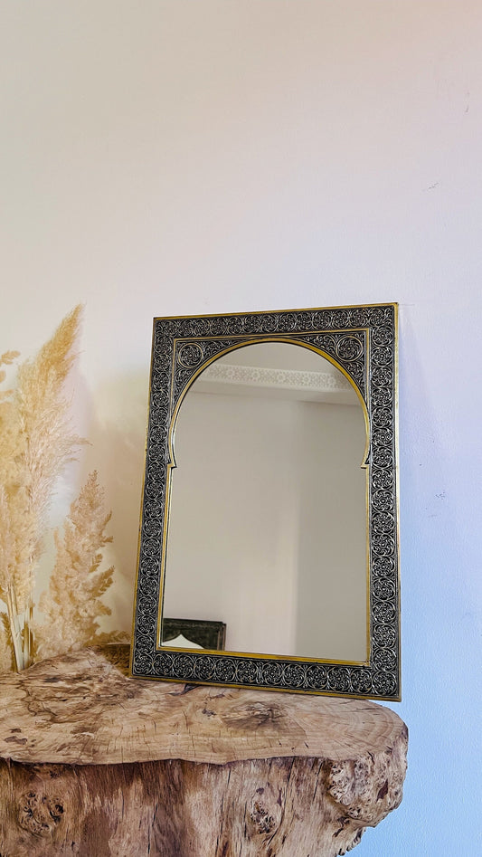 Miroir mural marocain en laiton doré
