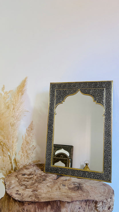 Miroir marocain en laiton doré gravé à la main