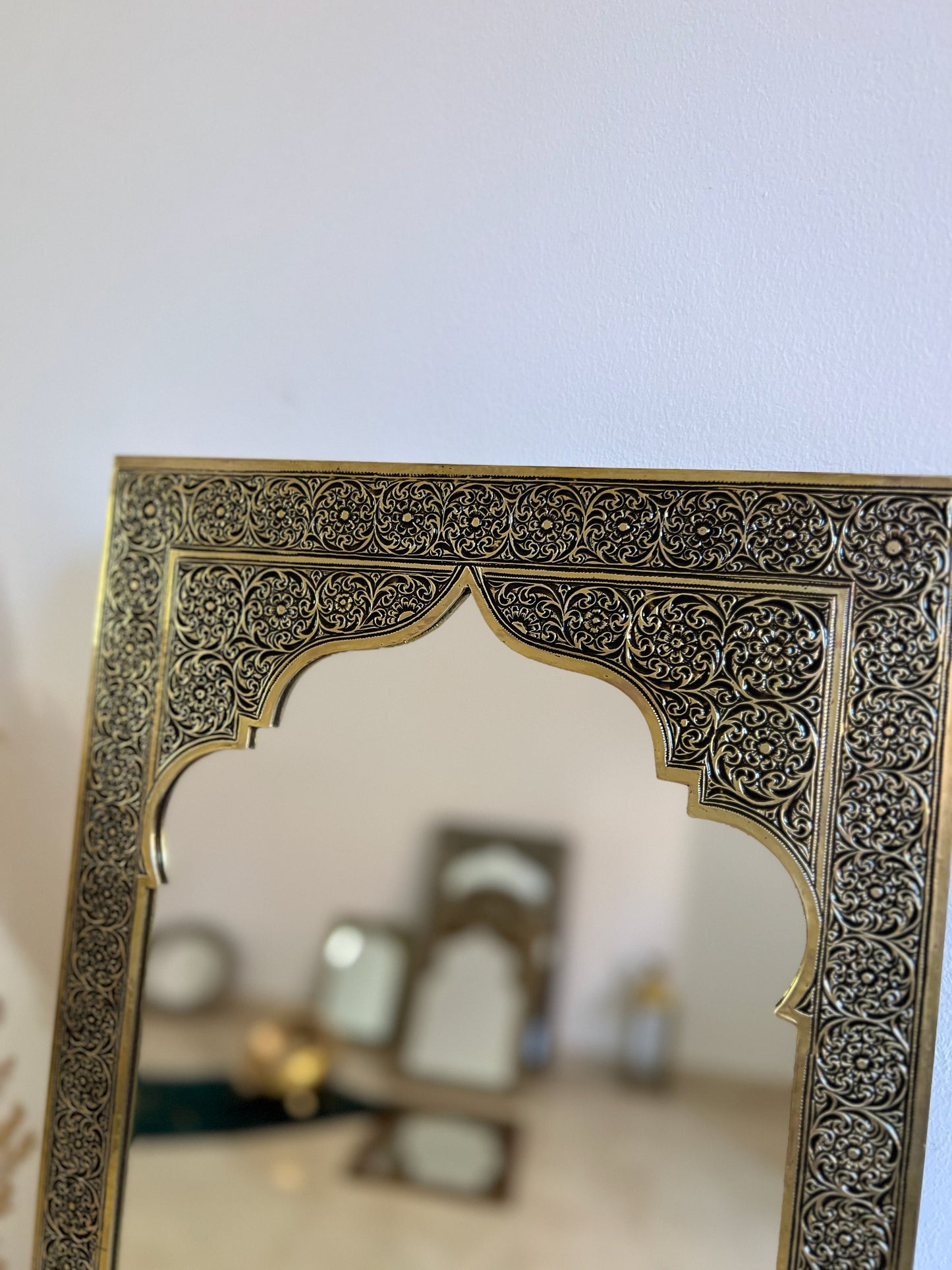Miroir marocain en laiton doré gravé à la main