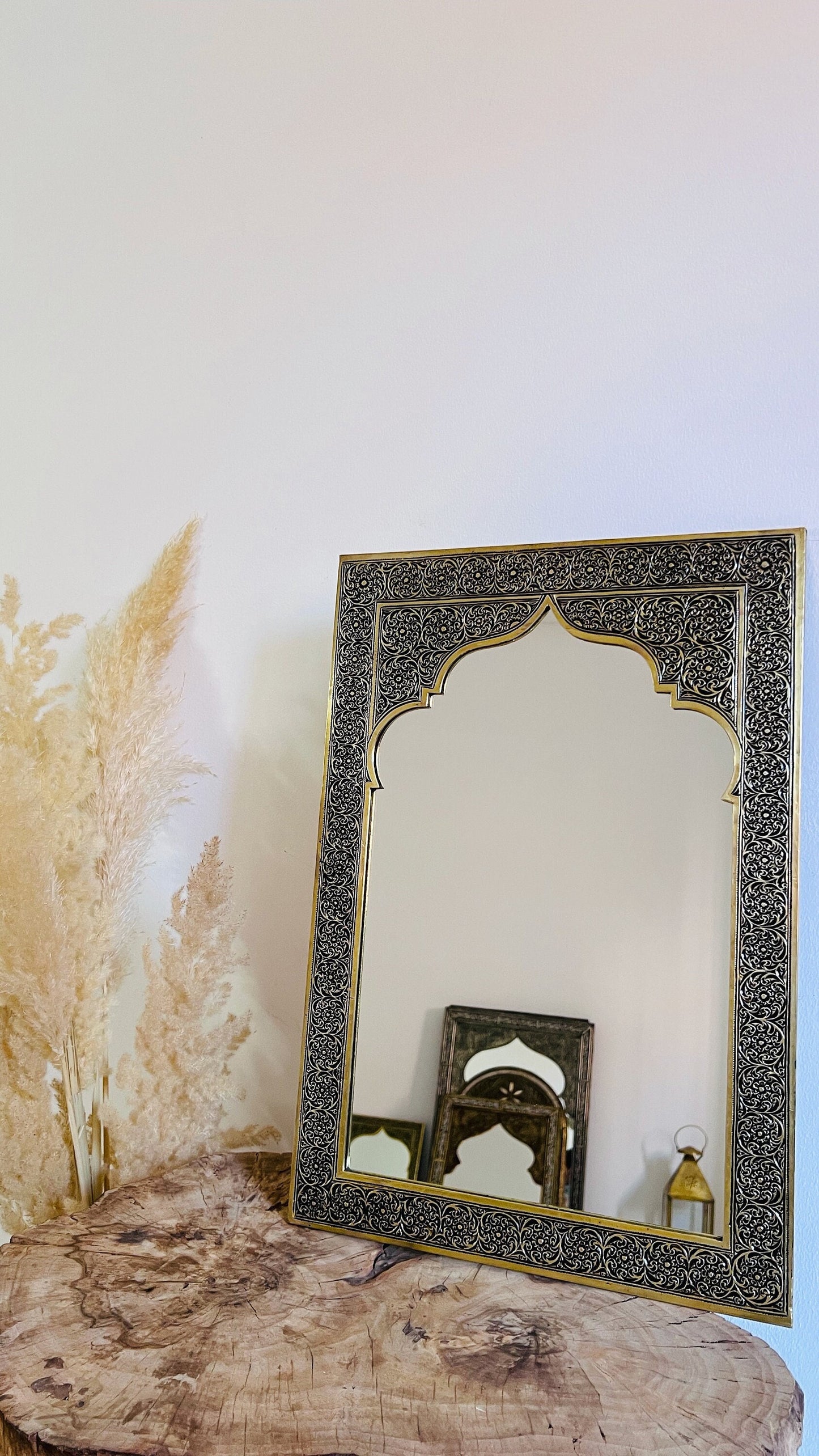 Miroir marocain en laiton doré gravé à la main