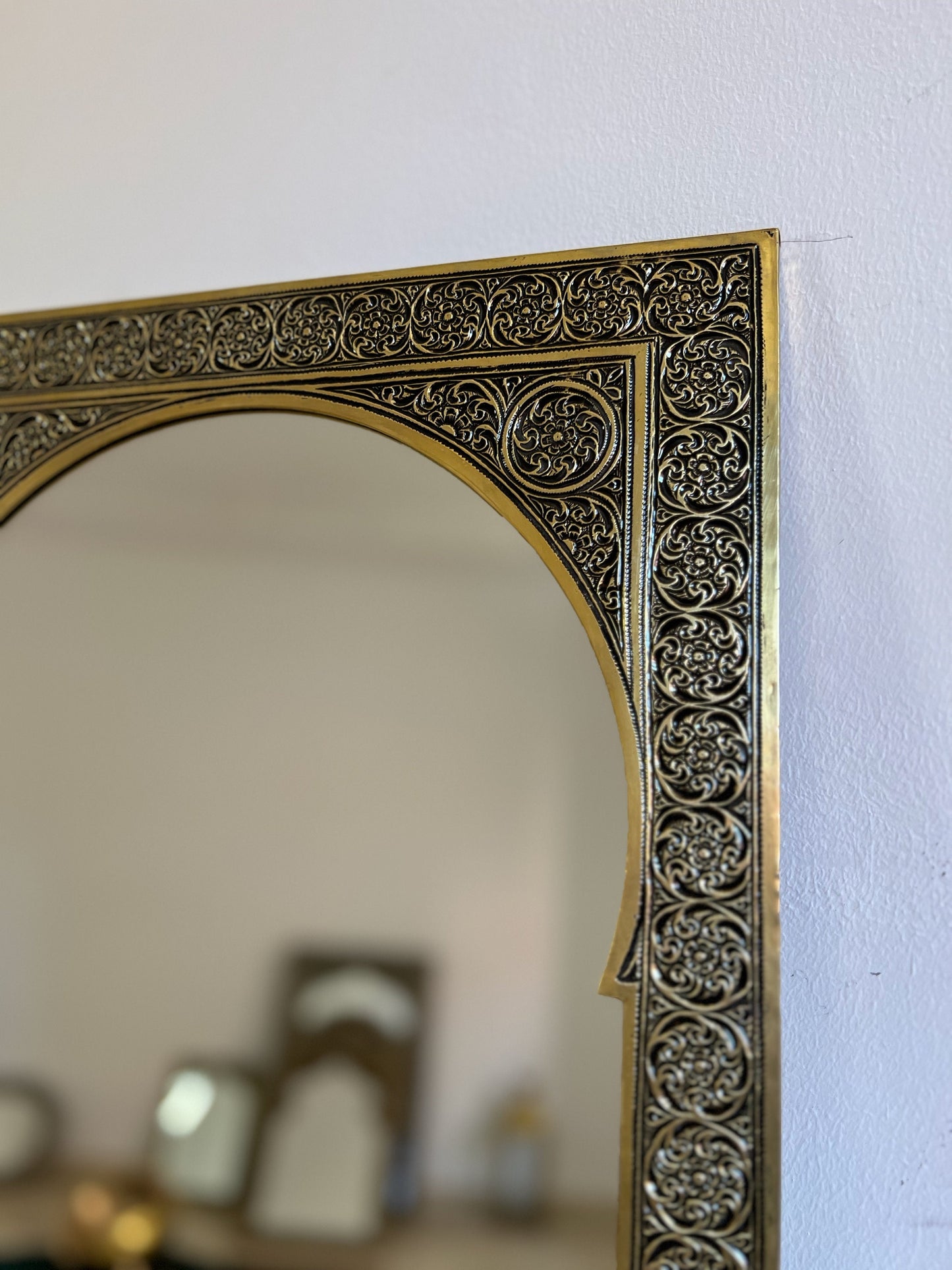 Miroir mural marocain en laiton doré