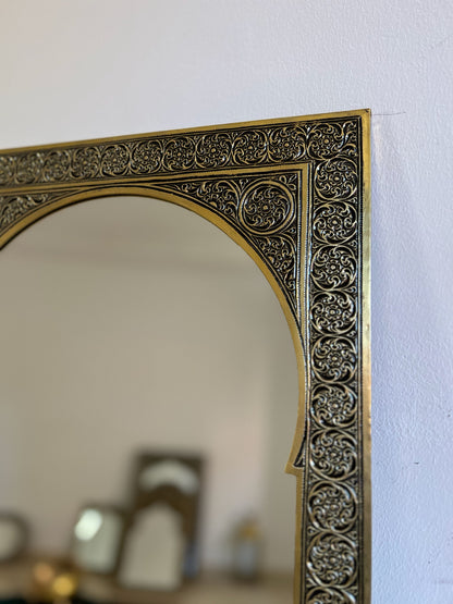 Miroir mural marocain en laiton doré