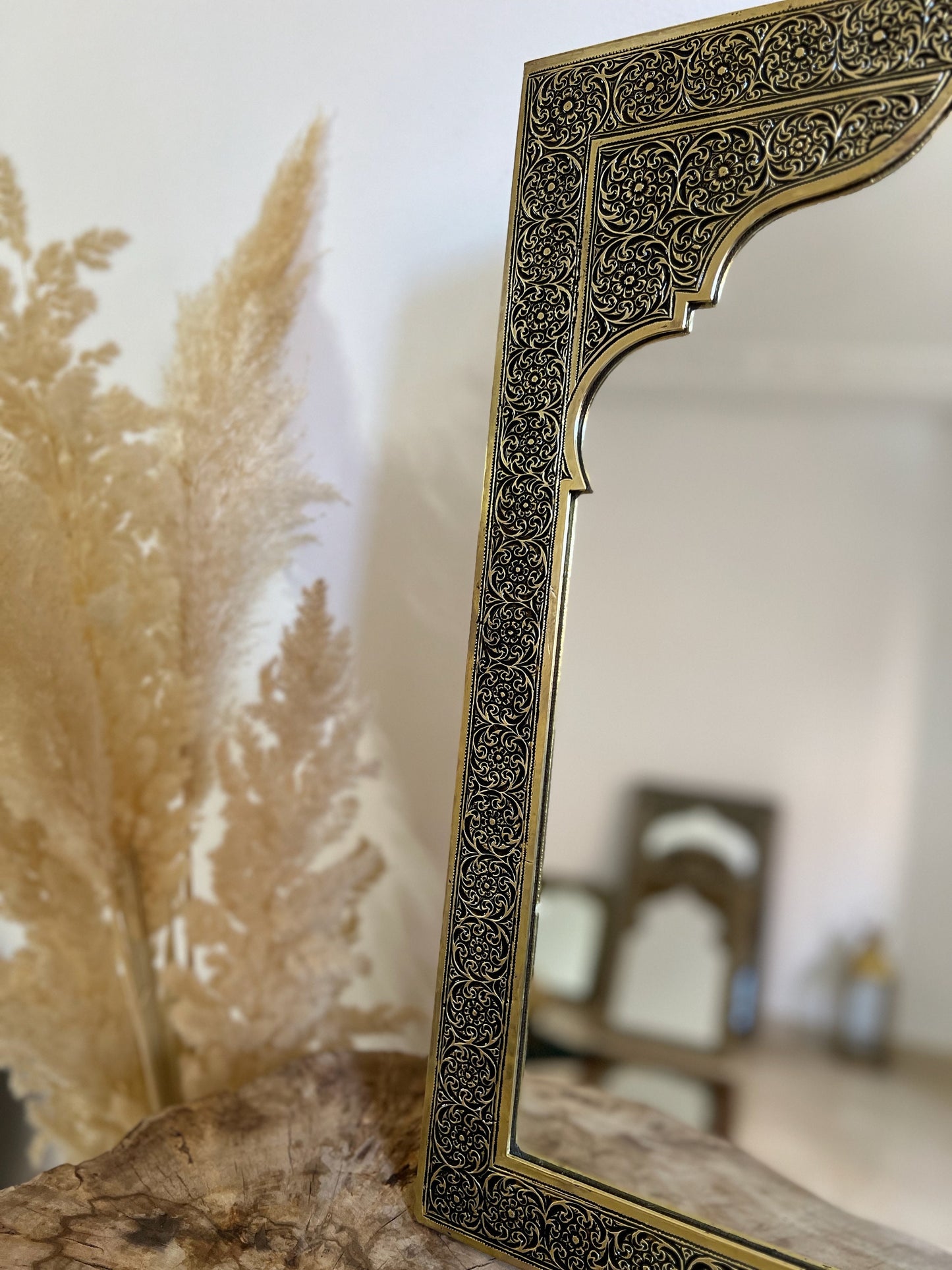 Miroir marocain en laiton doré gravé à la main