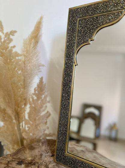 Miroir marocain en laiton doré gravé à la main
